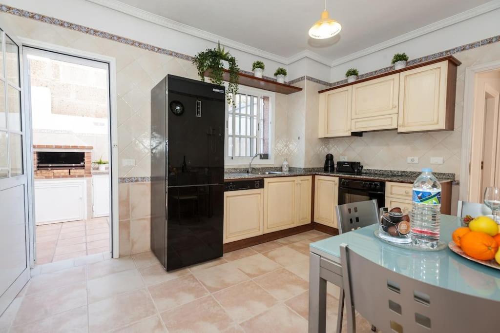 Villa Vanesa Luxury Private Villa With A Heated Pool, 4 Bedrooms And 4 Bathrooms Costa Adeje  Exterior foto